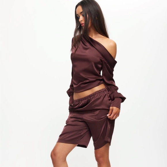 NWT LIONESS DAYDREAM OFF SHOULDER TOP IN GARNET - Picture 4 of 8